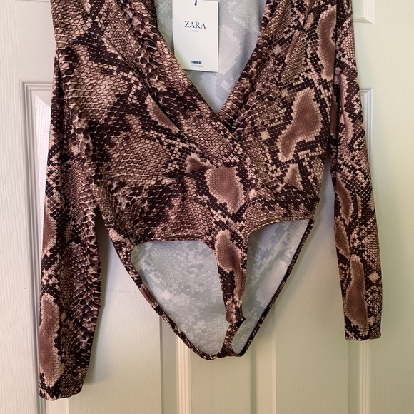 Zara VNeck Bodysuit - Picture 2 of 4